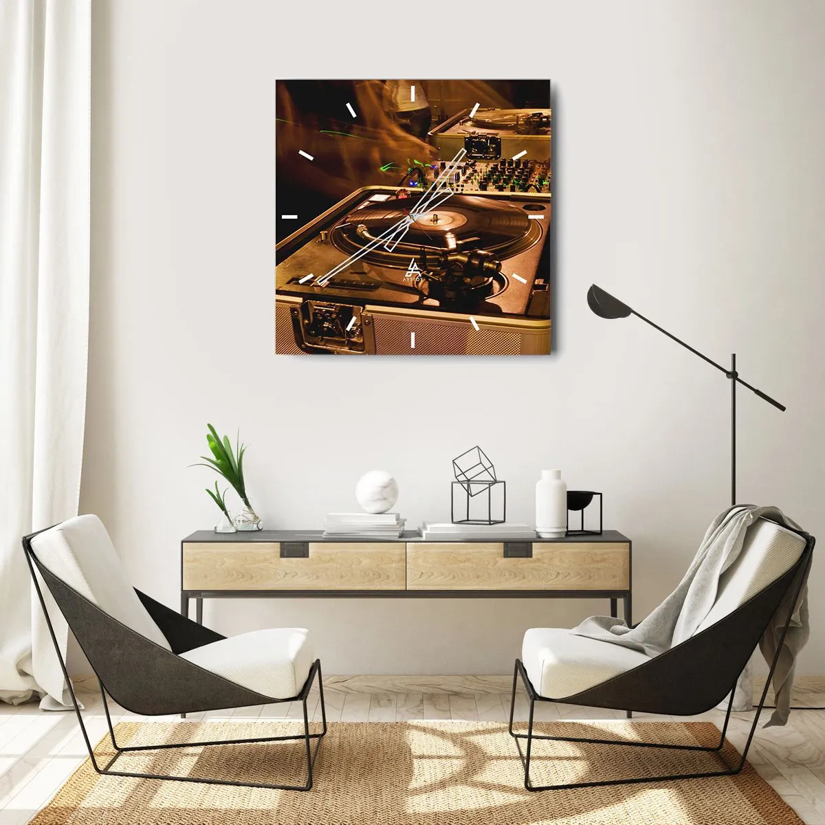 Horloge murale - Pendule murale - Équipement DJ avec platine et table de mixage lors d'une fête - 30x30cm - Sentez-vous cette force? - Décoration murale moderne pour le salon et la chambre ARTTOR