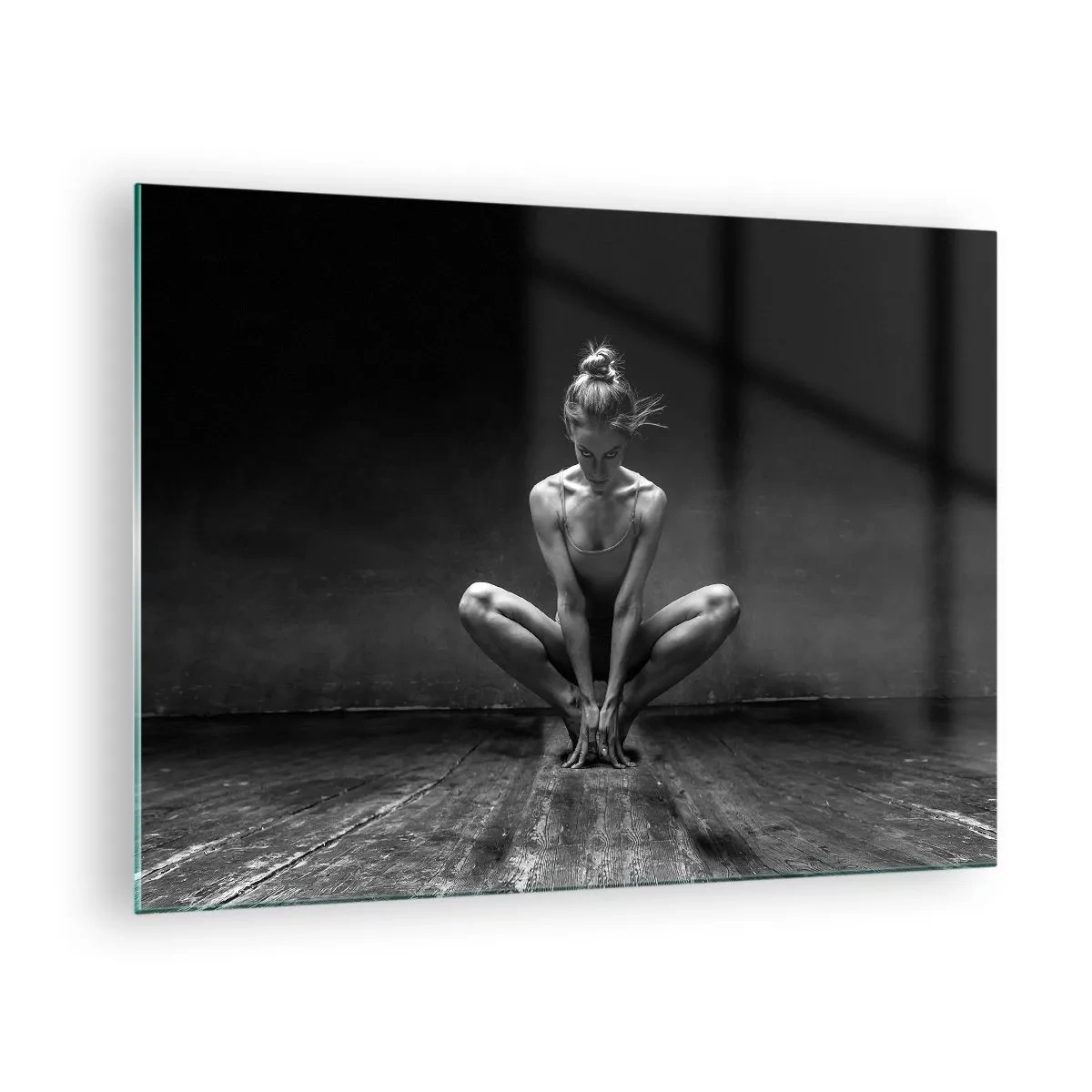 Impression sur verre - Image sur verre - Une danseuse dans une pose de ballet sur un plancher en bois - 70x50cm - Concentration de l'énergie de la danse - Décoration murale moderne pour le salon et la chambre ARTTOR