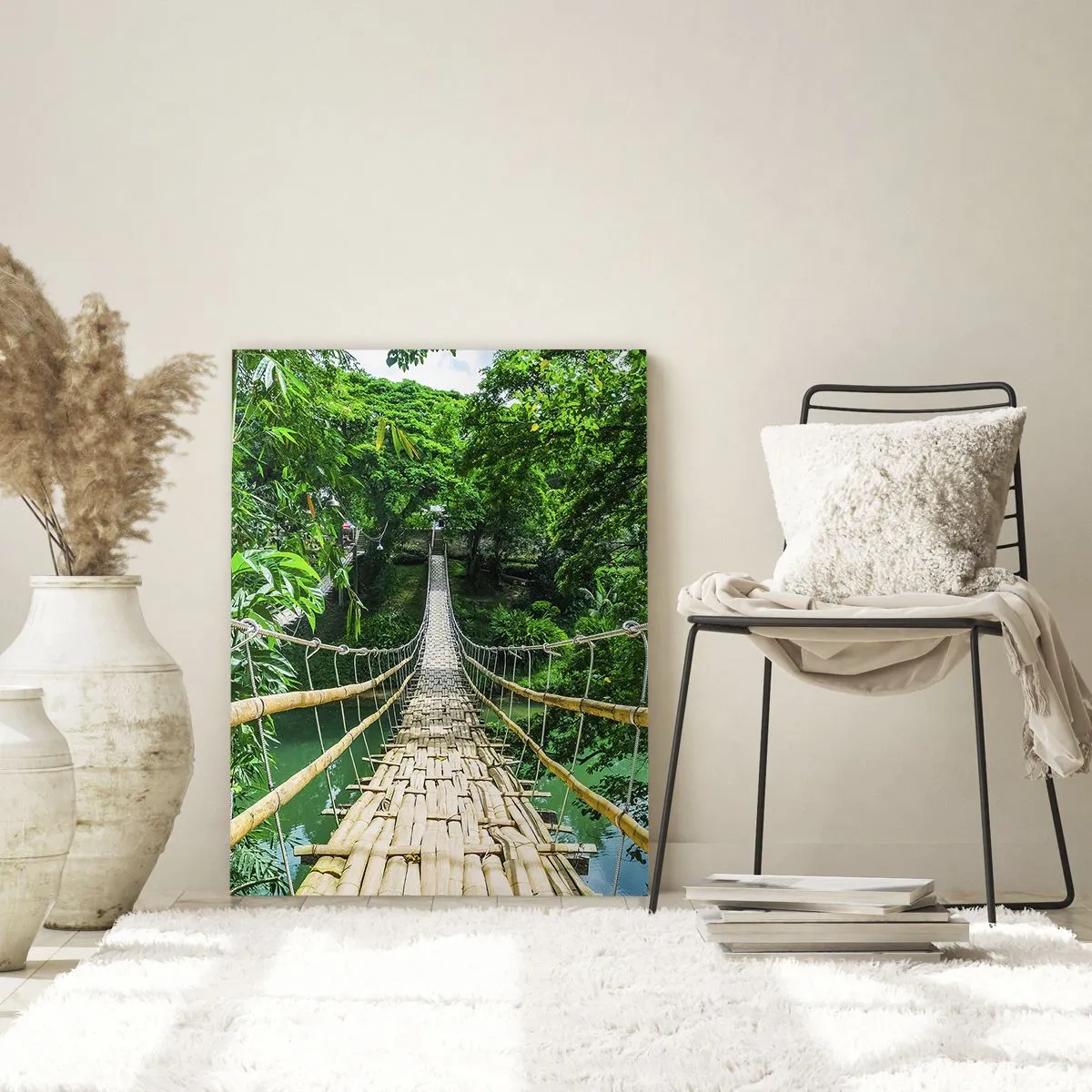 Impression sur verre - Image sur verre - Un pont en bambou suspendu au milieu de la verdure tropicale au-dessus d'une rivière - 50x70cm - Pont de singe en pleine nature - Décoration murale moderne pour le salon et la chambre ARTTOR