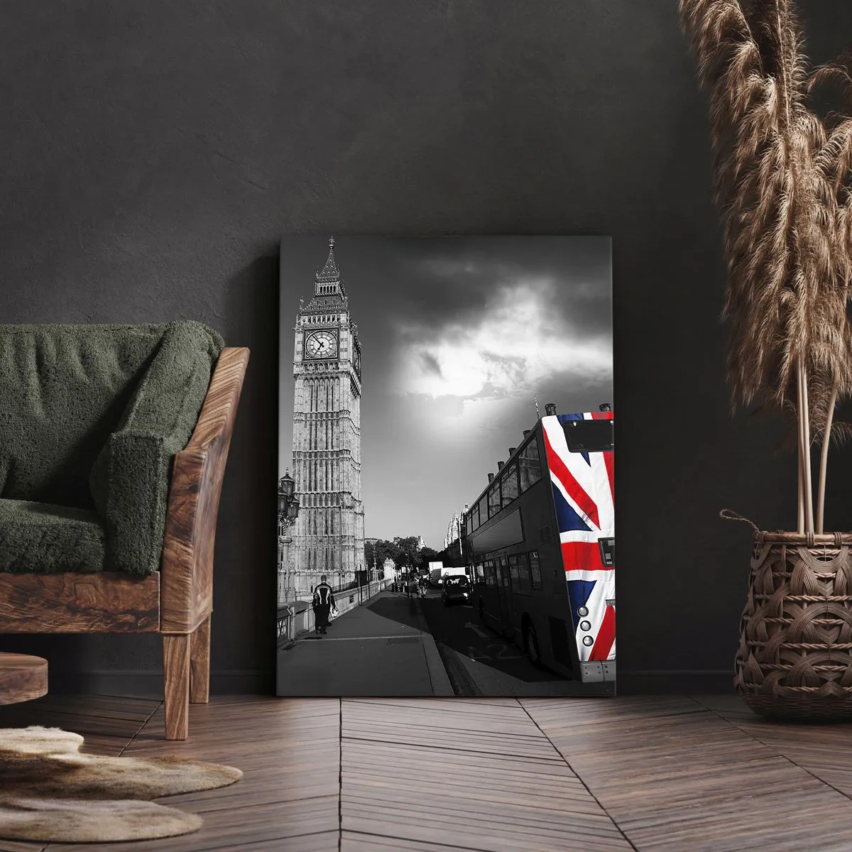 Impression sur toile - Image sur toile - Big Ben et un bus avec un drapeau britannique sur fond noir et blanc - 80x120cm - Fière et grande - Décoration murale moderne pour le salon et la chambre ARTTOR
