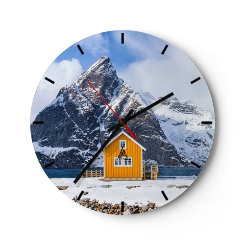 Horloge murale - Pendule murale - Un chalet jaune au bord de l'eau avec en toile de fond des montagnes enneigées - 30x30cm - Vacances scandinaves - Décoration murale moderne pour le salon, la cuisine et la chambre ARTTOR