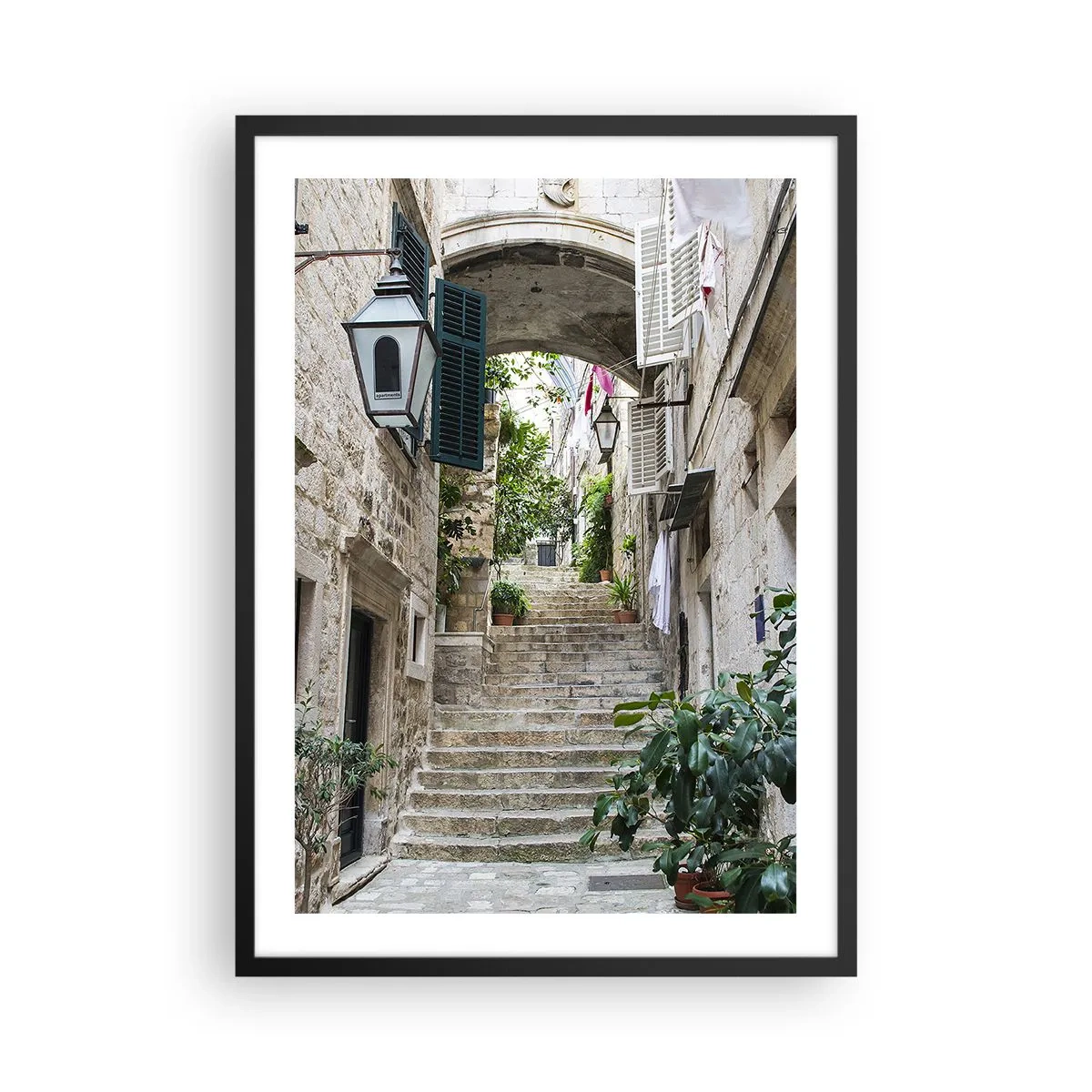 Affiche dans un cadre noir - Poster - Une rue pittoresque en pierre avec des escaliers et de la végétation - 50x70cm - Une charmante ruelle - Décoration murale moderne pour le salon et la chambre ARTTOR