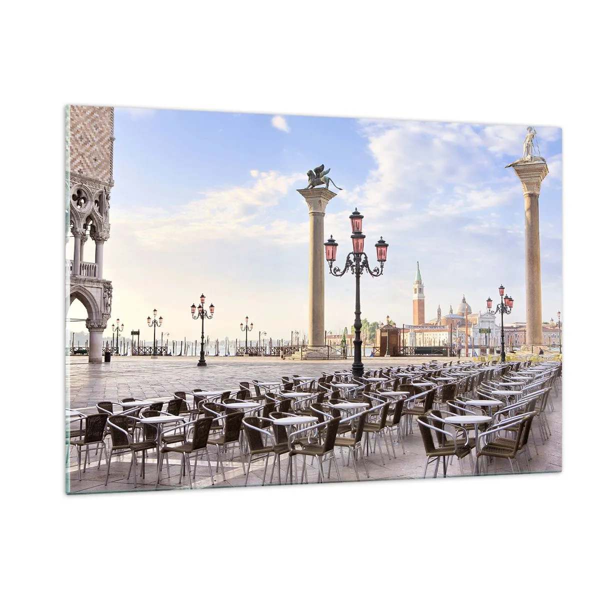 Impression sur verre - Image sur verre - Une place avec des colonnes et des rangées de chaises à Venise - 120x80cm - Nous vous invitons, tout est prêt - Décoration murale moderne pour le salon et la chambre ARTTOR