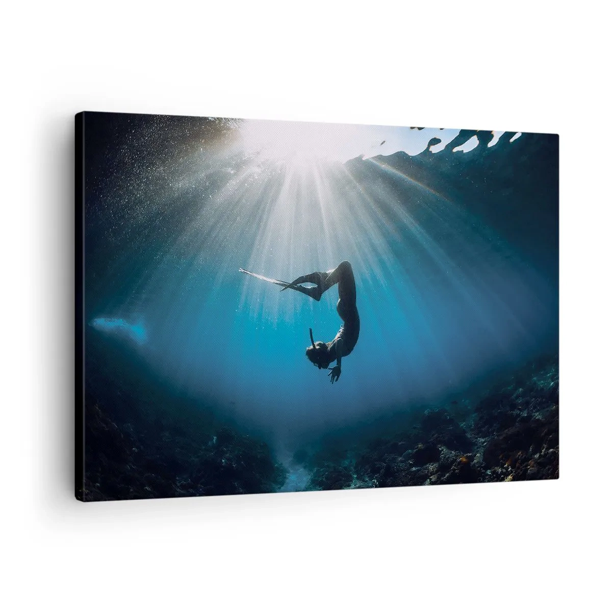 Impression sur toile - Image sur toile - Un plongeur flottant dans un faisceau de lumière sous l'eau - 70x50cm - Dans sous-marine - Décoration murale moderne pour le salon et la chambre ARTTOR