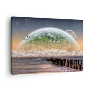 Impression sur toile - Image sur toile - Un paysage fantastique avec une grande planète au-dessus de la mer et une jetée en bois. - 70x50cm - Et le monde est sorti de l'eau - Décoration murale moderne pour le salon et la chambre ARTTOR
