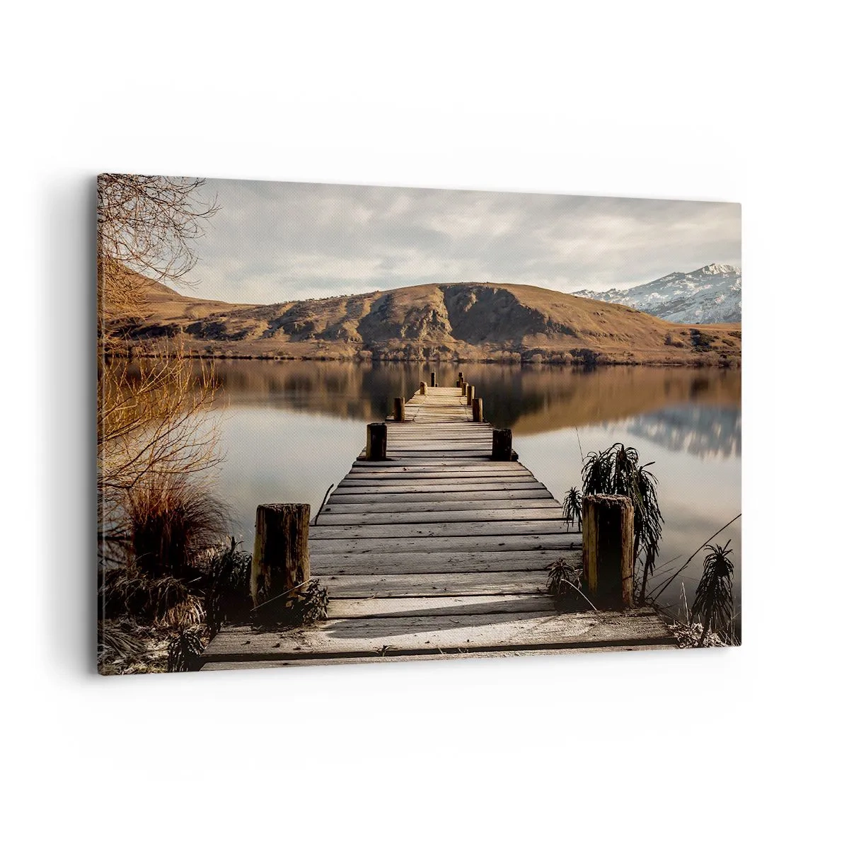 Impression sur toile - Image sur toile - Une jetée en bois sur un lac entouré de collines pittoresques - 120x80cm - Paysage silencieux - Décoration murale moderne pour le salon et la chambre ARTTOR