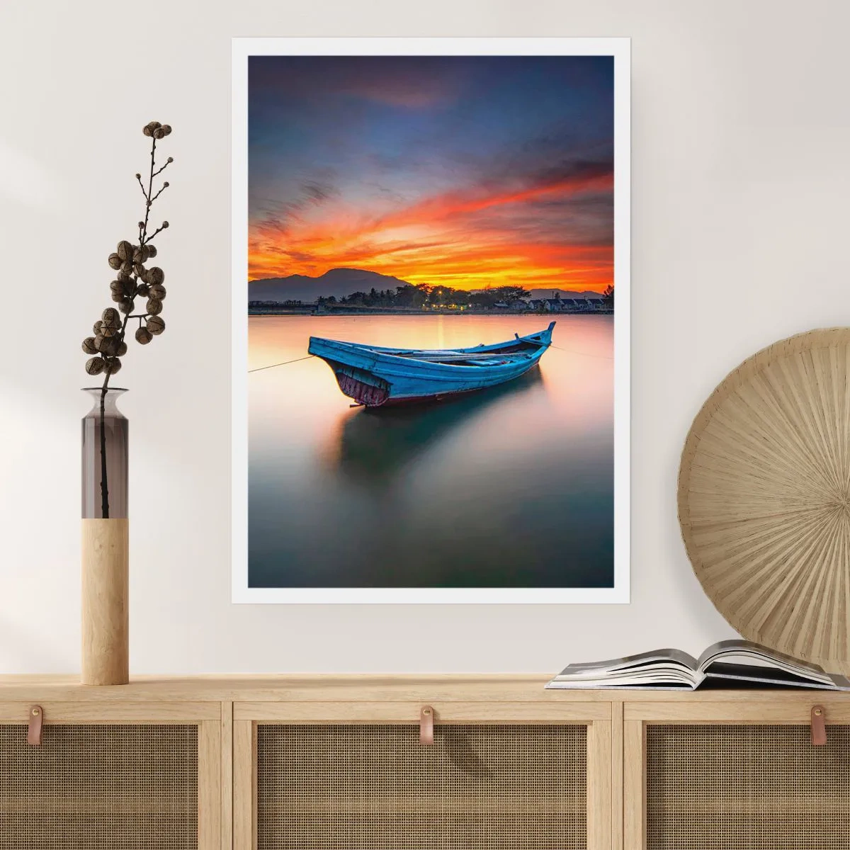 Affiche - Poster - Un bateau solitaire sur l'eau au coucher du soleil - 50x70cm - Une bonne nuit arrive - Décoration murale moderne pour le salon et la chambre ARTTOR