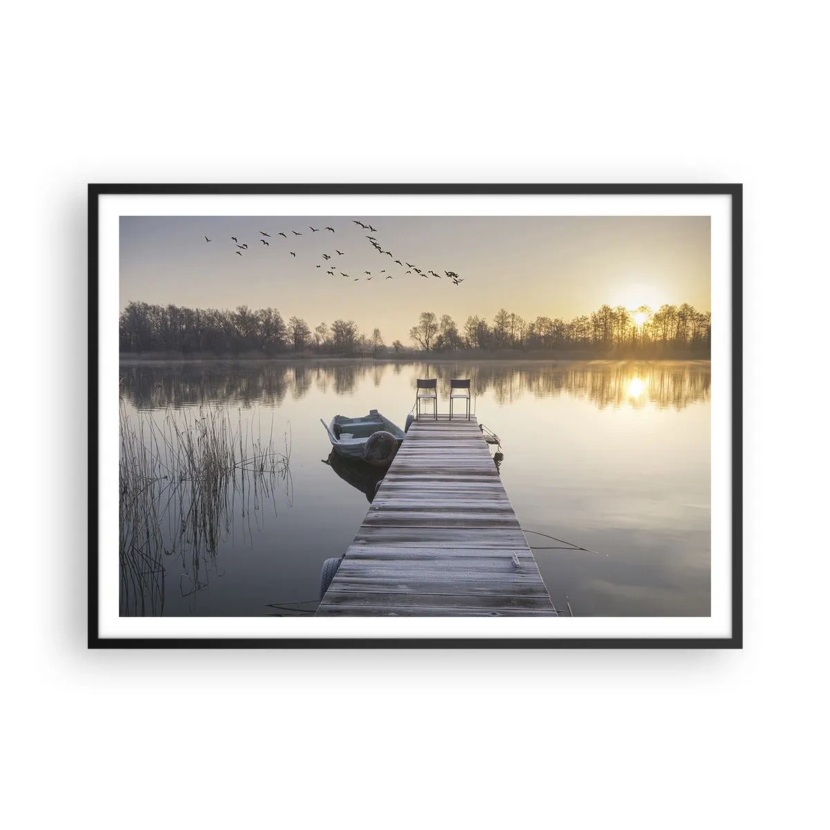 Affiche dans un cadre noir - Poster - Une jetée au bord du lac le matin avec un bateau et des chaises - 100x70cm - Je reviendrai - Décoration murale moderne pour le salon et la chambre ARTTOR