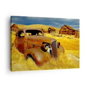 Impression sur toile - Image sur toile - Une vieille voiture rouillée sur fond de cabanes en bois abandonnées - 70x50cm - Repos bien mérité - Décoration murale moderne pour le salon et la chambre ARTTOR