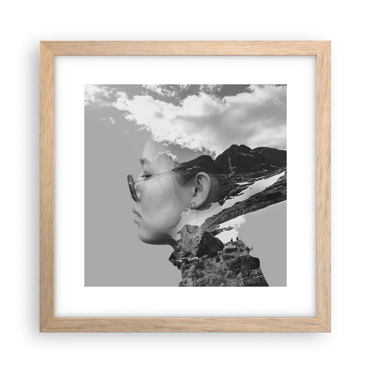 Affiche dans un chêne clair - Poster - Portrait de montagnes et nuages - 30x30 cm