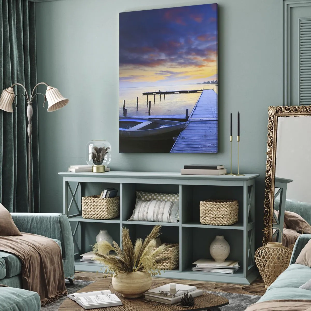 Impression sur toile - Image sur toile - Une jetée au bord du lac au coucher du soleil avec un bateau sur le rivage - 50x70cm - Calme violet-doré - Décoration murale moderne pour le salon et la chambre ARTTOR