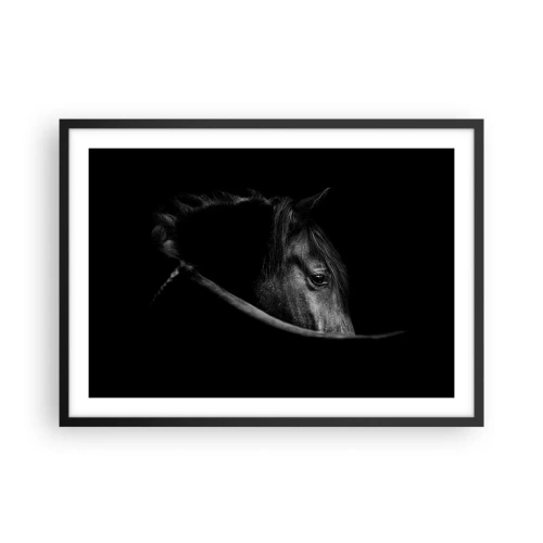 Affiche dans un cadre noir - Poster - Portrait en noir et blanc d'un cheval avec un jeu subtil de lumière et d'ombre sur un fond sombre. - 70x50cm - Prince Noir - Décoration murale moderne pour le salon et la chambre ARTTOR
