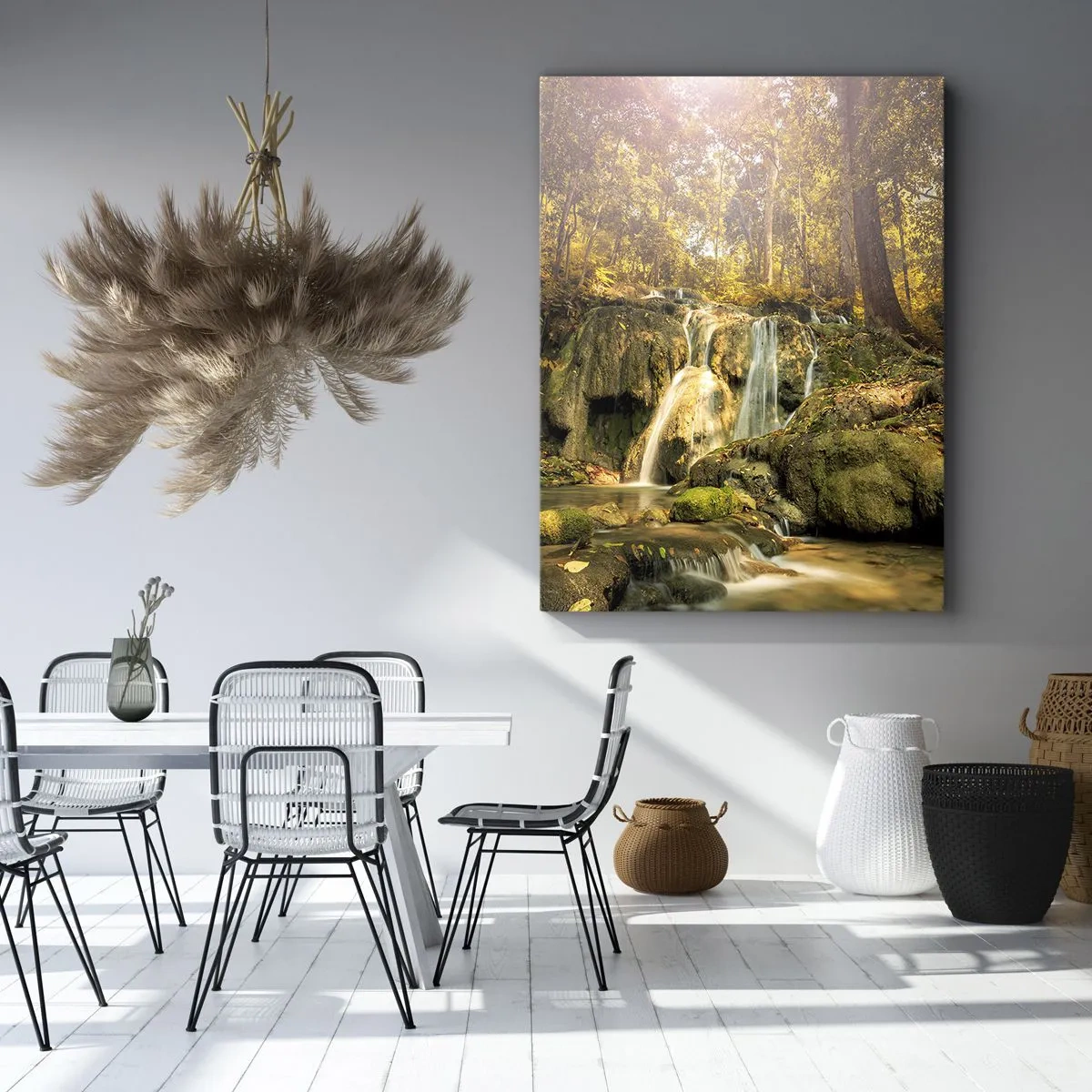 Impression sur toile - Image sur toile - Une cascade forestière sous les rayons du soleil, entourée de verdure - 80x120cm - Cascade de forêt en vert - Décoration murale moderne pour le salon et la chambre ARTTOR