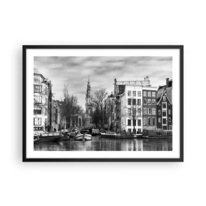 Affiche dans un cadre noir - Poster - Panorama noir et blanc d'Amsterdam avec canal et bâtiments historiques - 70x50cm - Climat d'Amsterdam - Décoration murale moderne pour le salon et la chambre ARTTOR
