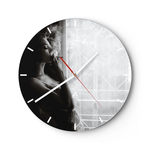 Horloge murale - Pendule murale - Une femme fumant une cigarette près de la fenêtre en noir et blanc - 30x30cm - Vous sentez-vous libre ? - Décoration murale moderne pour le salon, la cuisine et la chambre ARTTOR