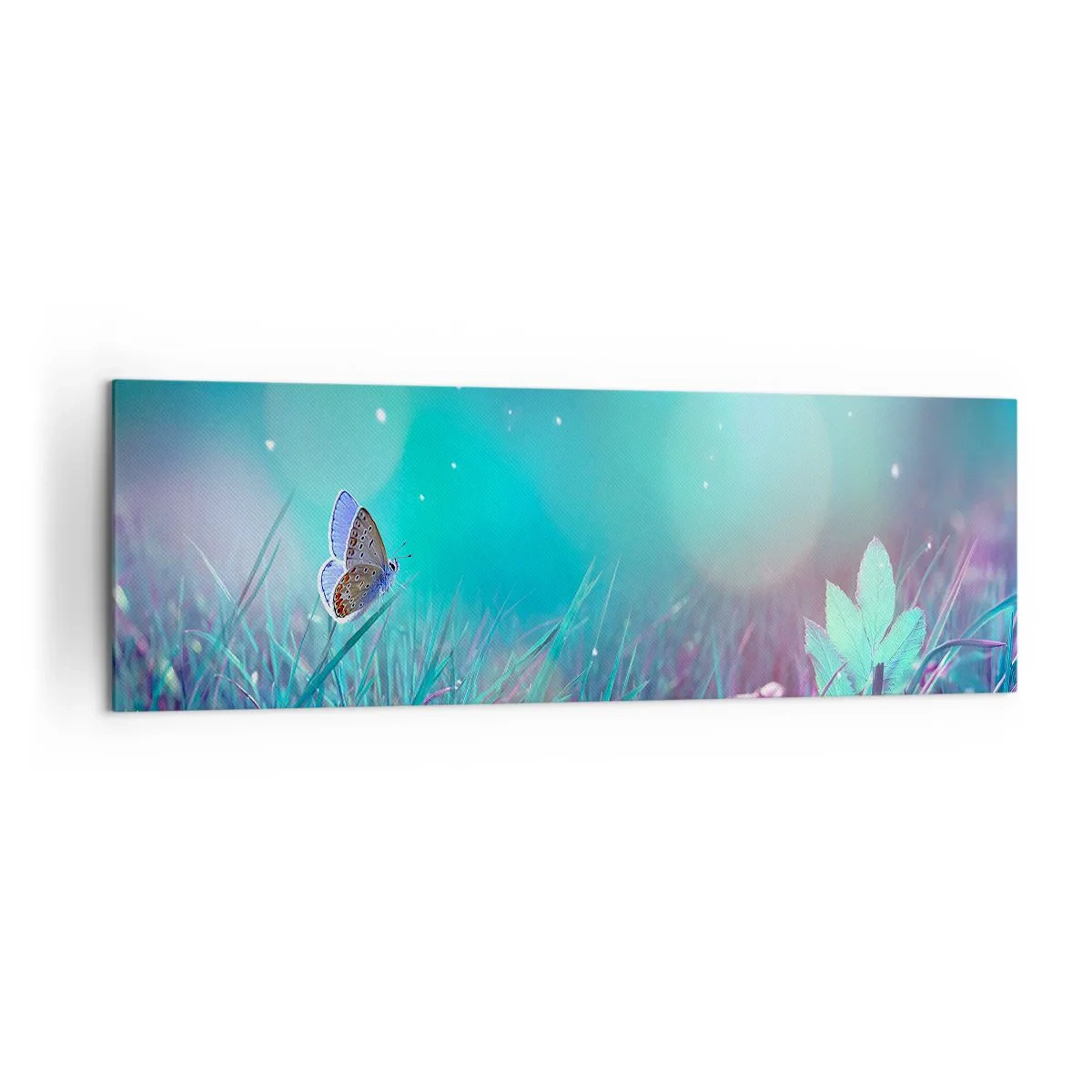 Impression sur toile - Image sur toile - Un papillon sur l'herbe à la lumière de reflets flous - 160x50cm - La vie secrète de la prairie - Décoration murale moderne pour le salon et la chambre ARTTOR