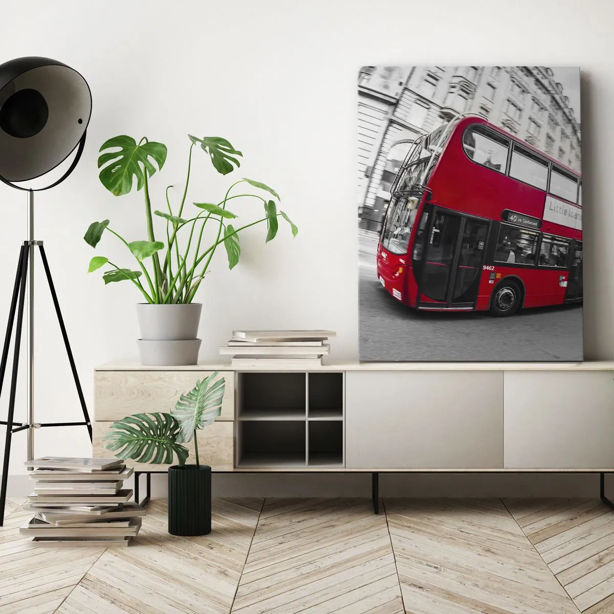 Impression sur toile - Image sur toile - Un bus londonien rouge sur fond de rue noire et blanche - 80x120cm - Londres traditionnellement - en bus - Décoration murale moderne pour le salon et la chambre ARTTOR