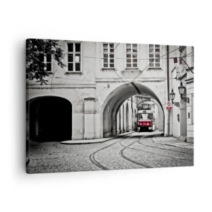Impression sur toile - Image sur toile - Un tramway noir et blanc dans une rue historique de la ville - 70x50cm - Dans le labyrinthe de la ville - Décoration murale moderne pour le salon et la chambre ARTTOR