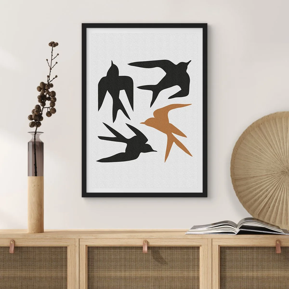 Affiche dans un cadre noir - Poster - Silhouettes stylisées d'hirondelles sur fond clair - 50x70cm - Avaler du plaisir - Décoration murale moderne pour le salon et la chambre ARTTOR
