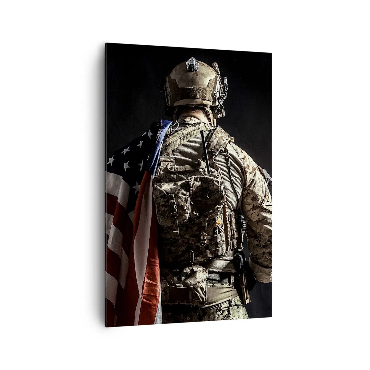 Impression sur toile - Image sur toile - Un soldat en uniforme avec un drapeau sur un fond sombre - 80x120cm - C'est exactement pour ça - Décoration murale moderne pour le salon et la chambre ARTTOR