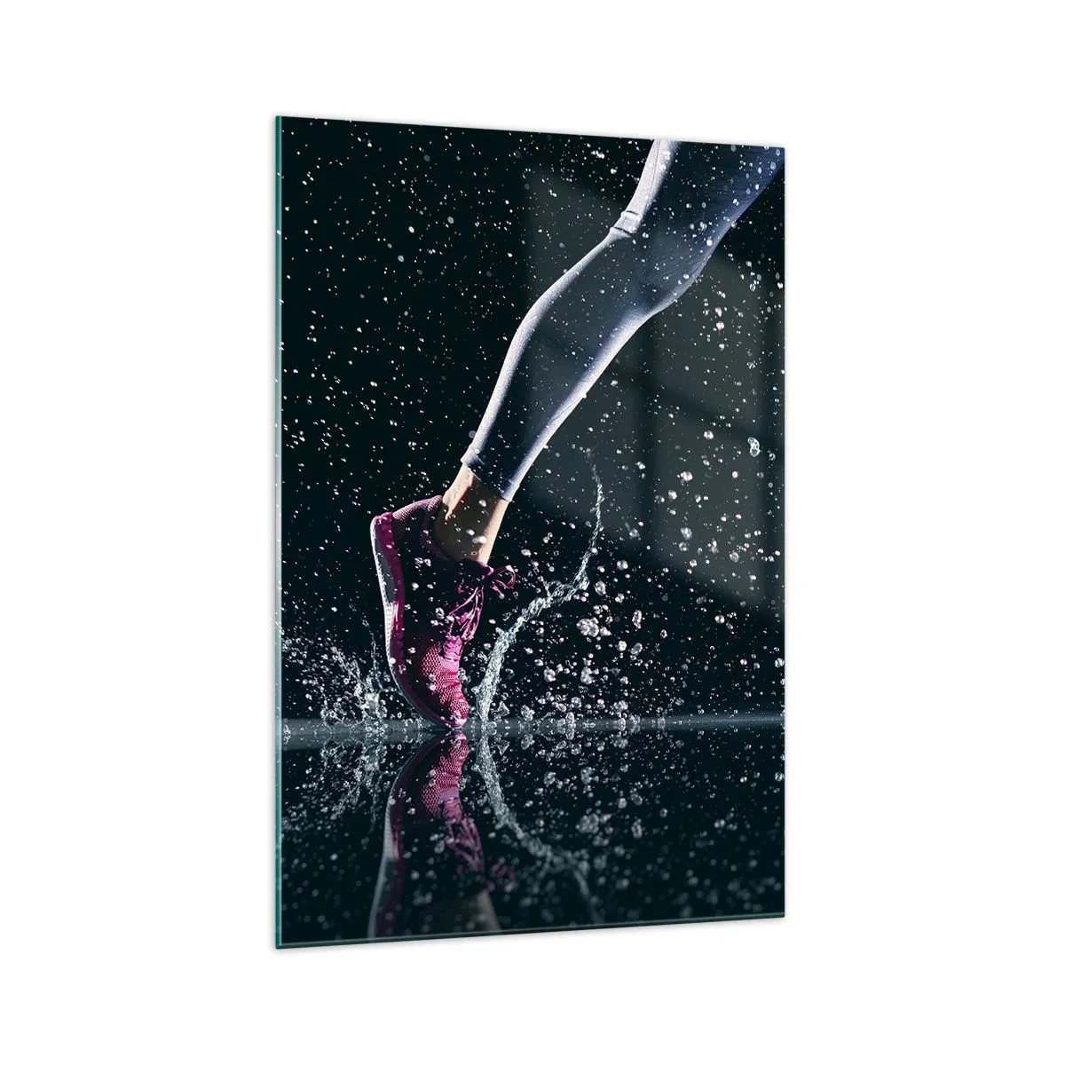 Impression sur verre - Image sur verre - Une prise de vue dynamique d'une course sous la pluie sur fond noir - 70x100cm - Combien de force dans les jambes - Décoration murale moderne pour le salon et la chambre ARTTOR