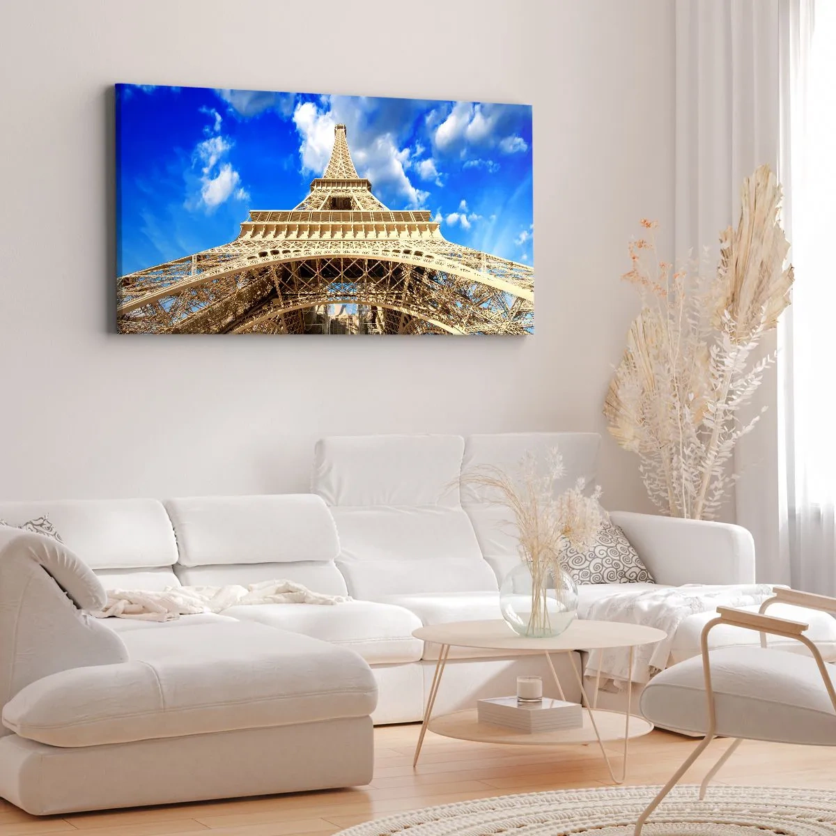Impression sur toile - Image sur toile - La Tour Eiffel vue d'en bas contre un ciel bleu - 160x50cm - Atteindre le ciel et les nuages - Décoration murale moderne pour le salon et la chambre ARTTOR