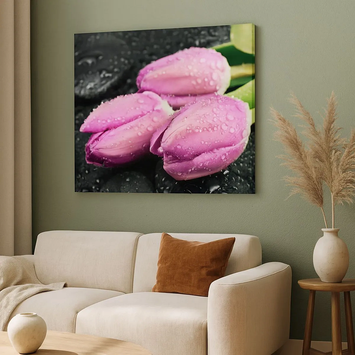 Impression sur toile - Image sur toile - Trois tulipes roses avec des gouttes d'eau sur fond noir - 70x50cm - Lilas trois sur une pierre noire - Décoration murale moderne pour le salon et la chambre ARTTOR