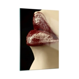 Impression sur verre - Image sur verre - Lèvres sensuelles avec du rouge à lèvres cramoisi sur fond sombre - 50x70cm - Sensualité et brillance du carmin - Décoration murale moderne pour le salon et la chambre ARTTOR