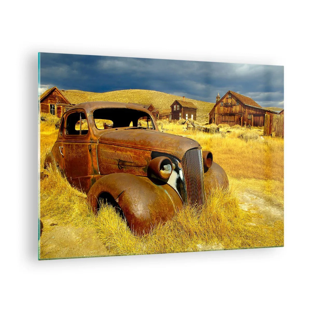 Impression sur verre - Image sur verre - Une voiture ancienne sur fond de village désert - 70x50cm - Repos bien mérité - Décoration murale moderne pour le salon et la chambre ARTTOR