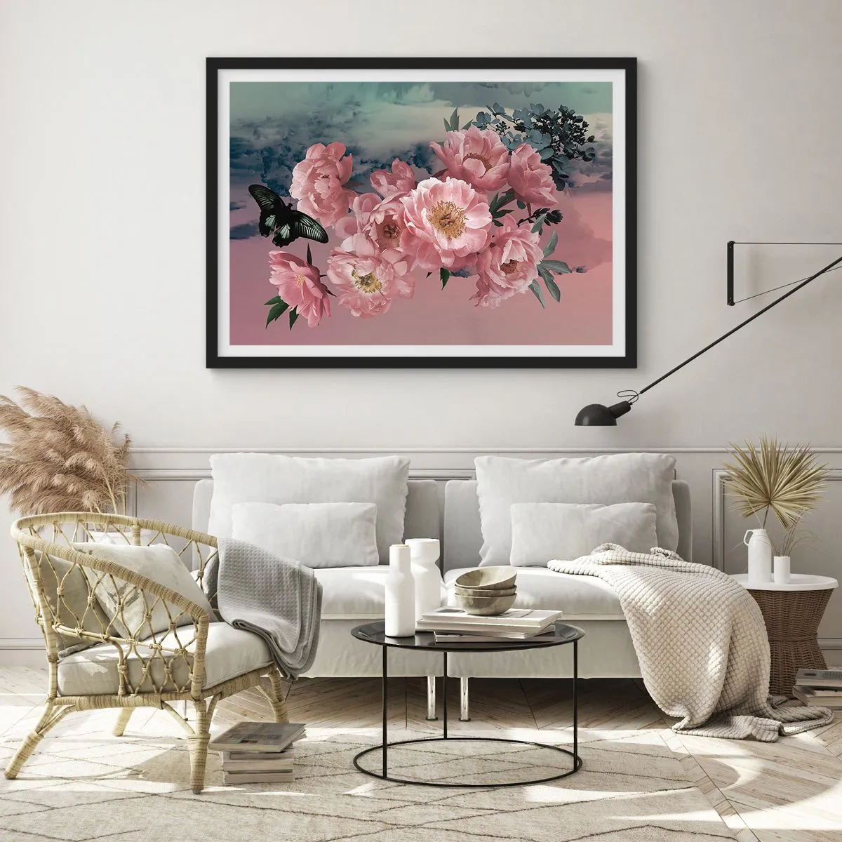 Affiche dans un cadre noir - Poster - Pivoines roses avec un papillon sur fond pastel - 70x50cm - Pic du romantisme - Décoration murale moderne pour le salon et la chambre ARTTOR