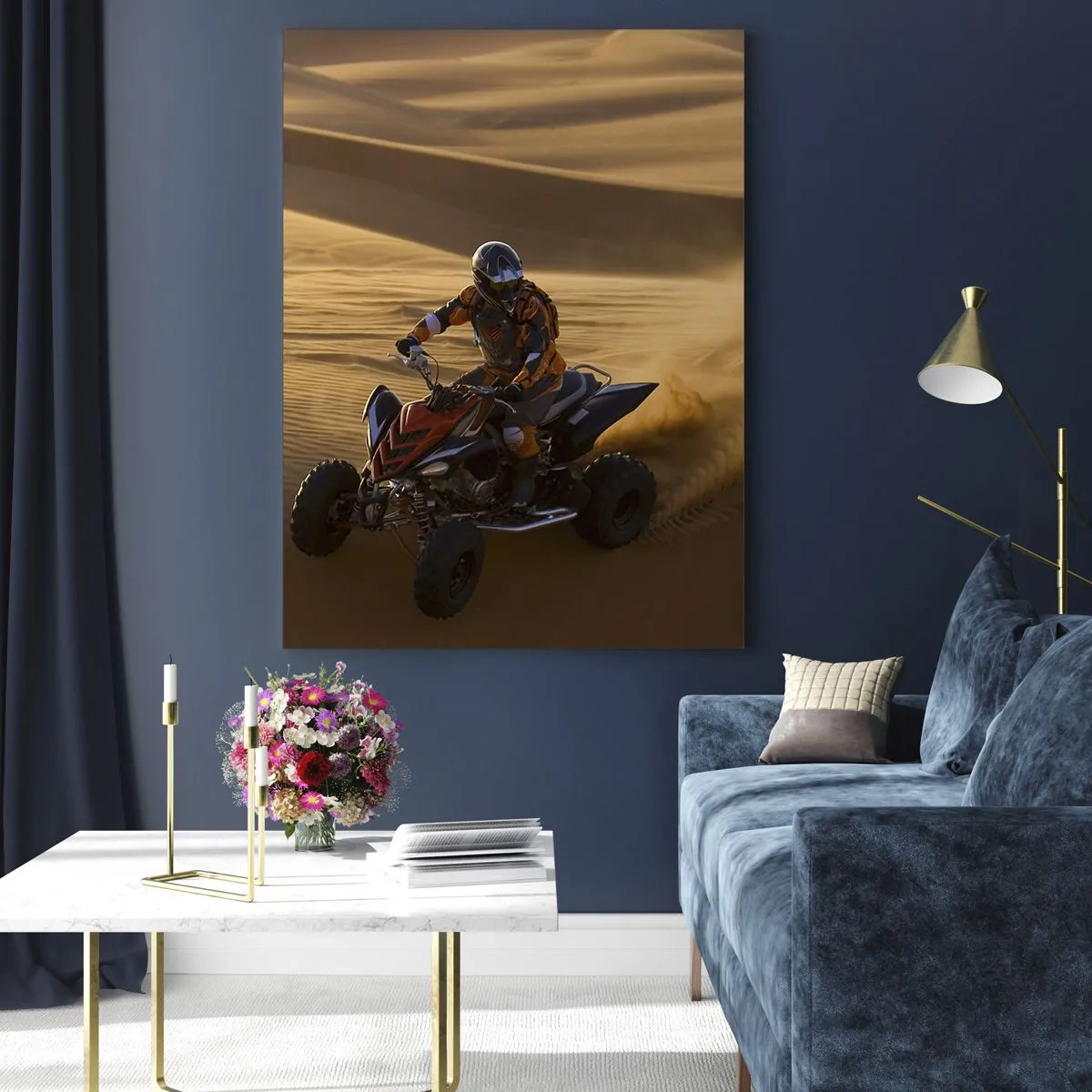 Impression sur verre - Image sur verre - Un motocycliste sur un quad traversant à toute vitesse les dunes de sable du désert - 80x120cm - Sur les vagues de sable - Décoration murale moderne pour le salon et la chambre ARTTOR