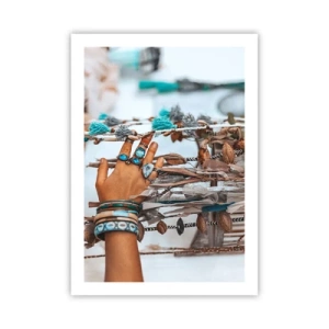 Affiche - Poster - Une main ornée de bijoux sur fond bohème - 50x70cm - Trésor local - Décoration murale moderne pour le salon et la chambre ARTTOR