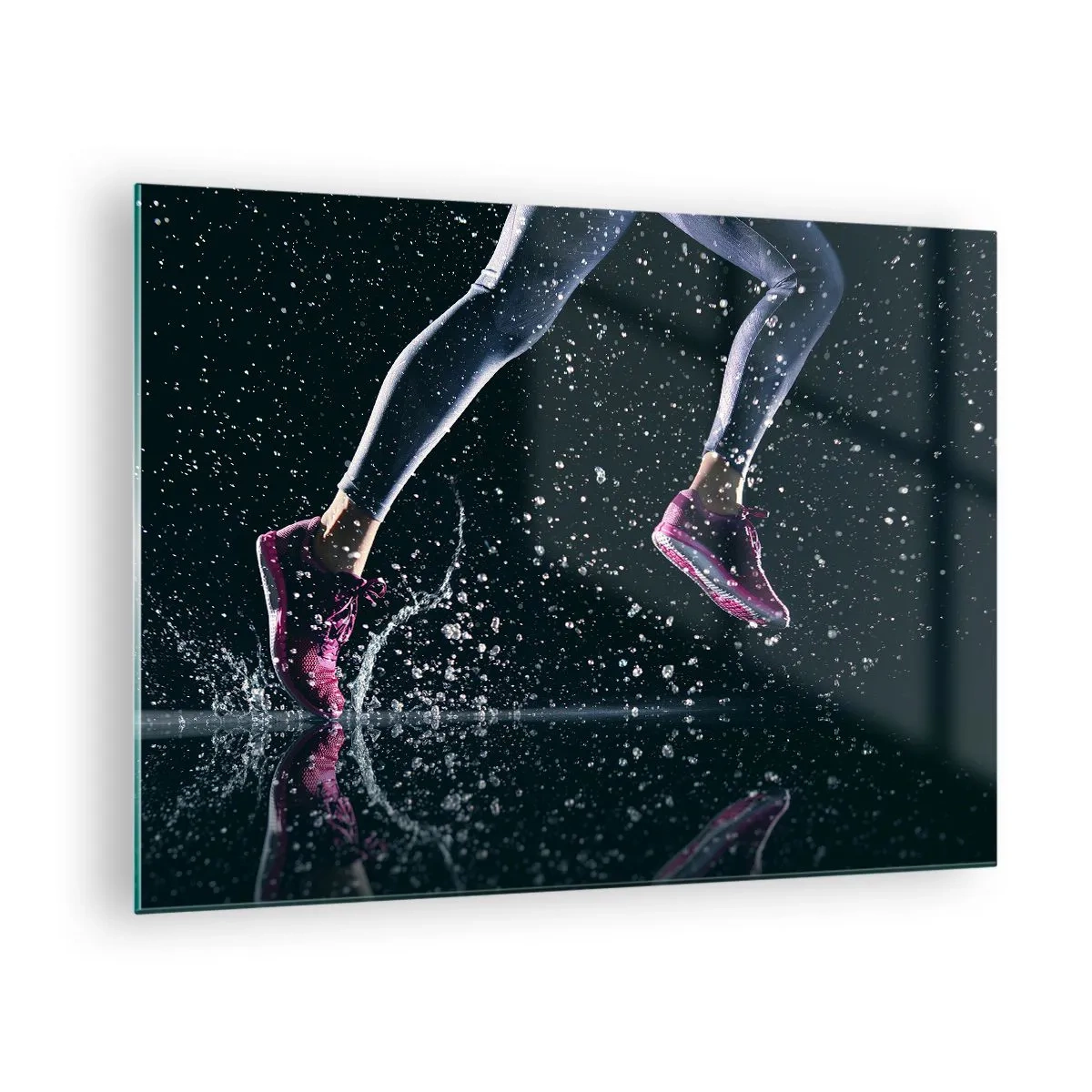 Impression sur verre - Image sur verre - Courir dans l'eau avec des chaussures de sport sur un fond sombre - 70x50cm - Combien de force dans les jambes - Décoration murale moderne pour le salon et la chambre ARTTOR