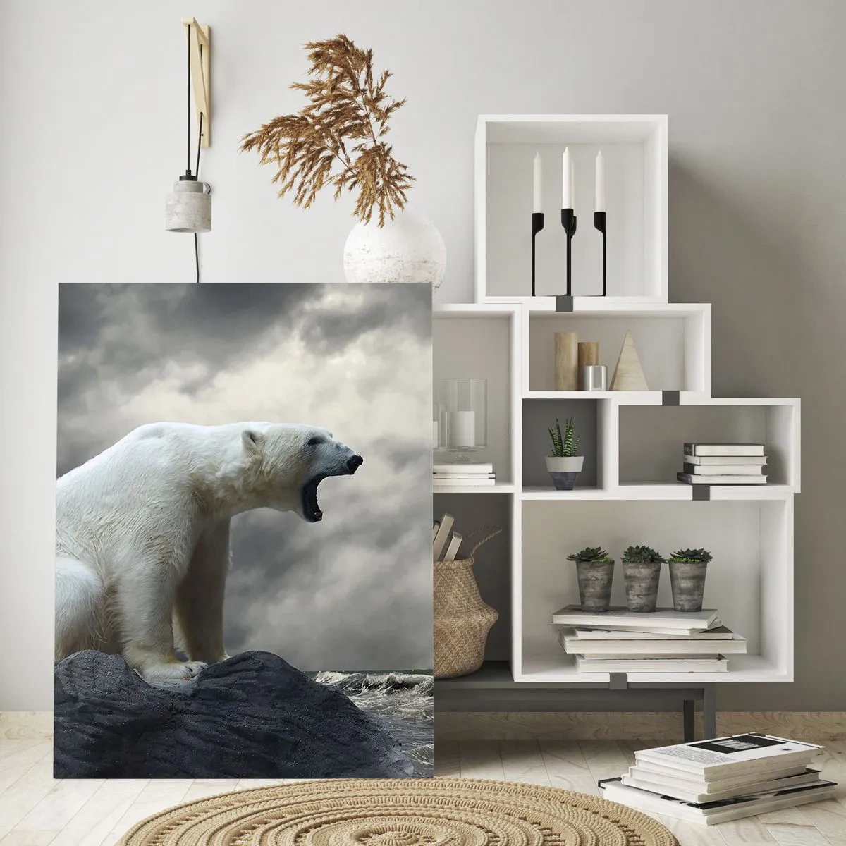 Impression sur verre - Image sur verre - Un ours polaire contre un ciel orageux - 50x70cm - Roi solitaire de l'Arctique - Décoration murale moderne pour le salon et la chambre ARTTOR