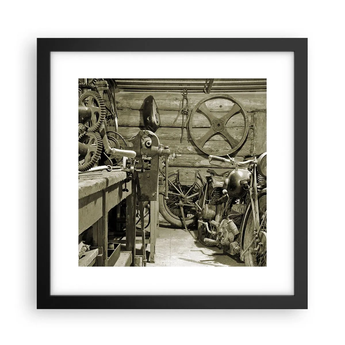 Affiche dans un cadre noir - Poster - Dans le hangar de l'oncle Władek - 30x30 cm