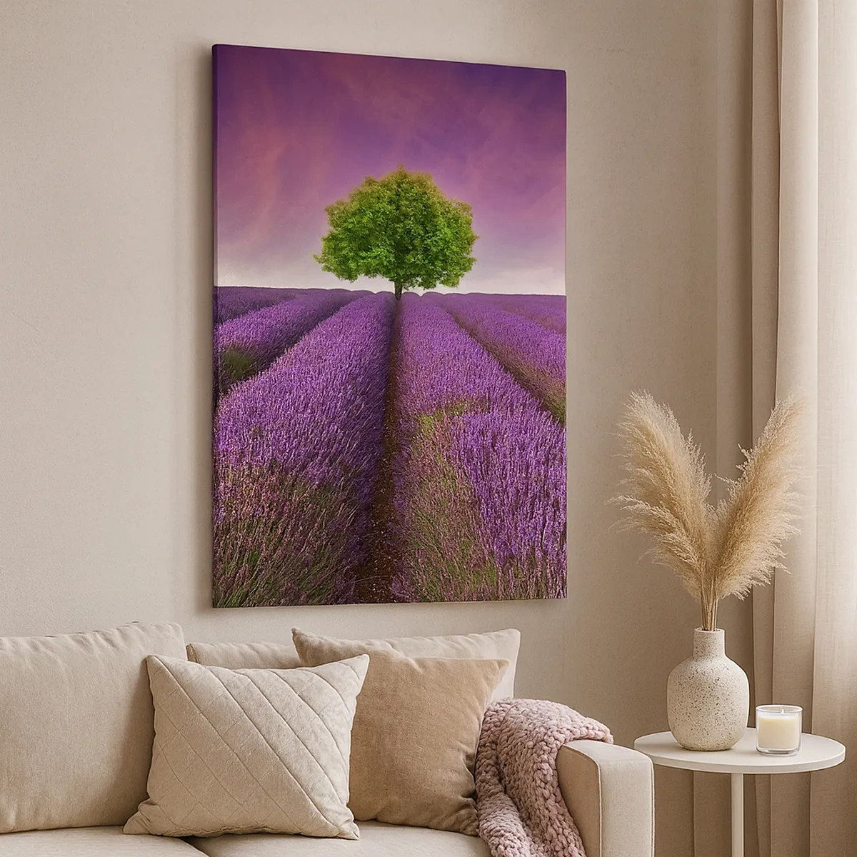 Impression sur toile - Image sur toile - Un champ de lavande avec un arbre solitaire et un ciel violet - 50x70cm - Dans un champs de lavande - Décoration murale moderne pour le salon et la chambre ARTTOR