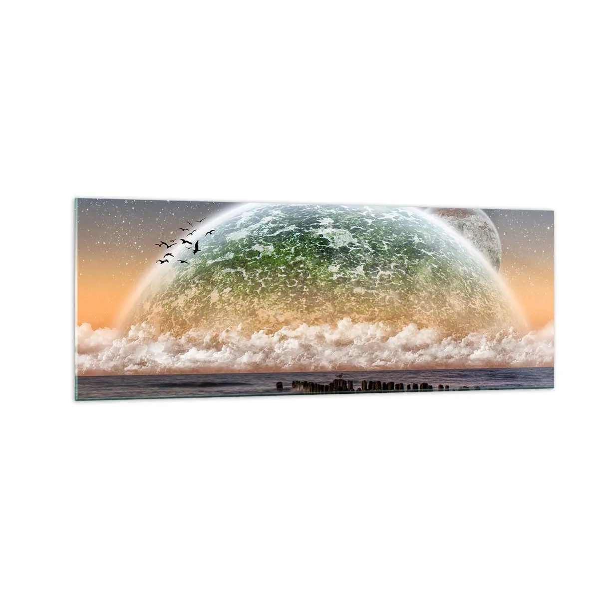 Impression sur verre - Image sur verre - Un paysage fantastique avec une grande planète au-dessus de la mer et une jetée en bois. - 140x50cm - Et le monde est sorti de l'eau - Décoration murale moderne pour le salon et la chambre ARTTOR