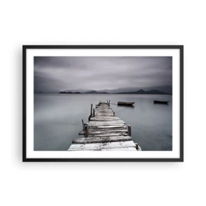 Affiche dans un cadre noir - Poster - Un pont en bois menant à la surface calme du lac - 70x50cm - Tu peux partir demain - Décoration murale moderne pour le salon et la chambre ARTTOR