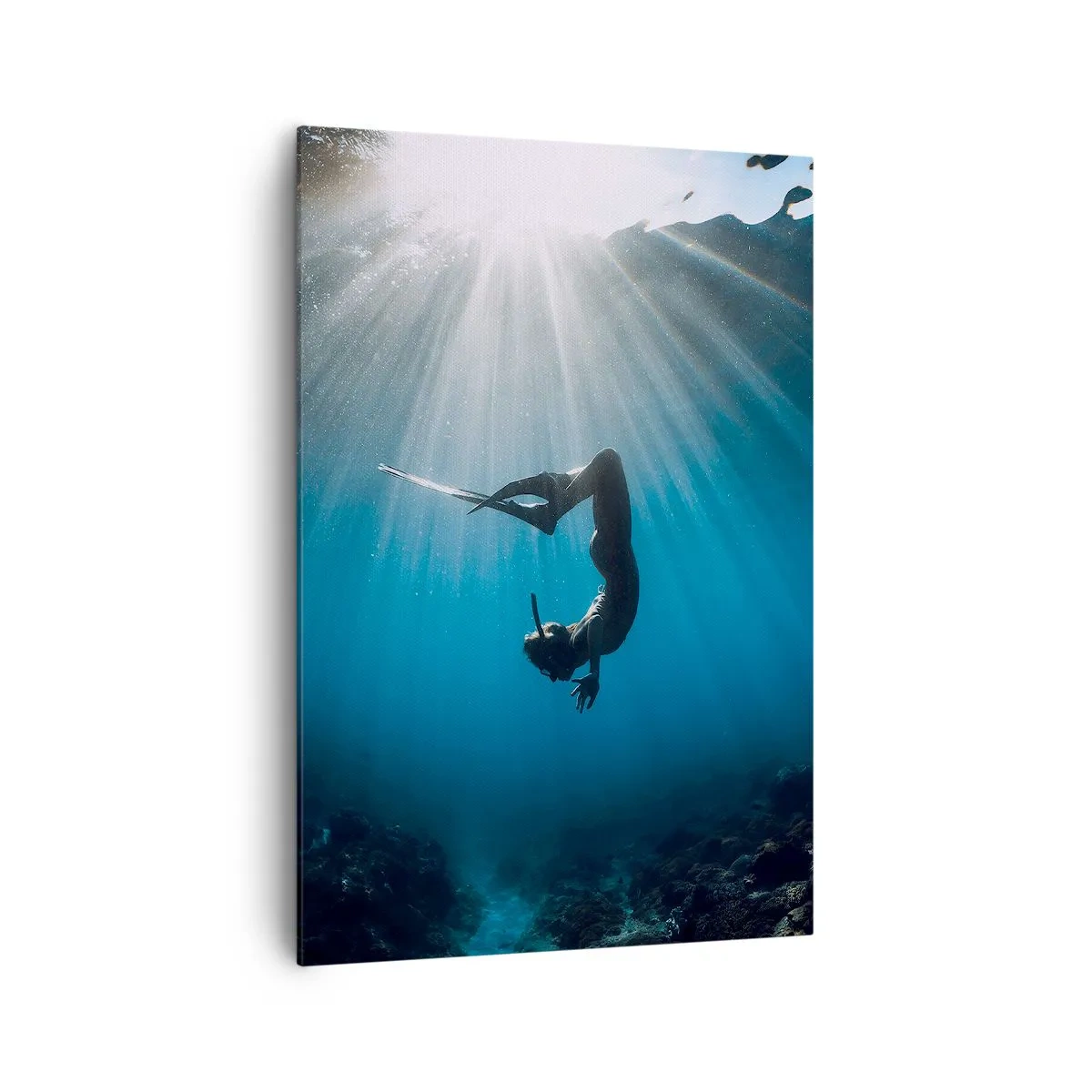 Impression sur toile - Image sur toile - Un plongeur flottant dans un faisceau de lumière sous l'eau - 70x100cm - Dans sous-marine - Décoration murale moderne pour le salon et la chambre ARTTOR