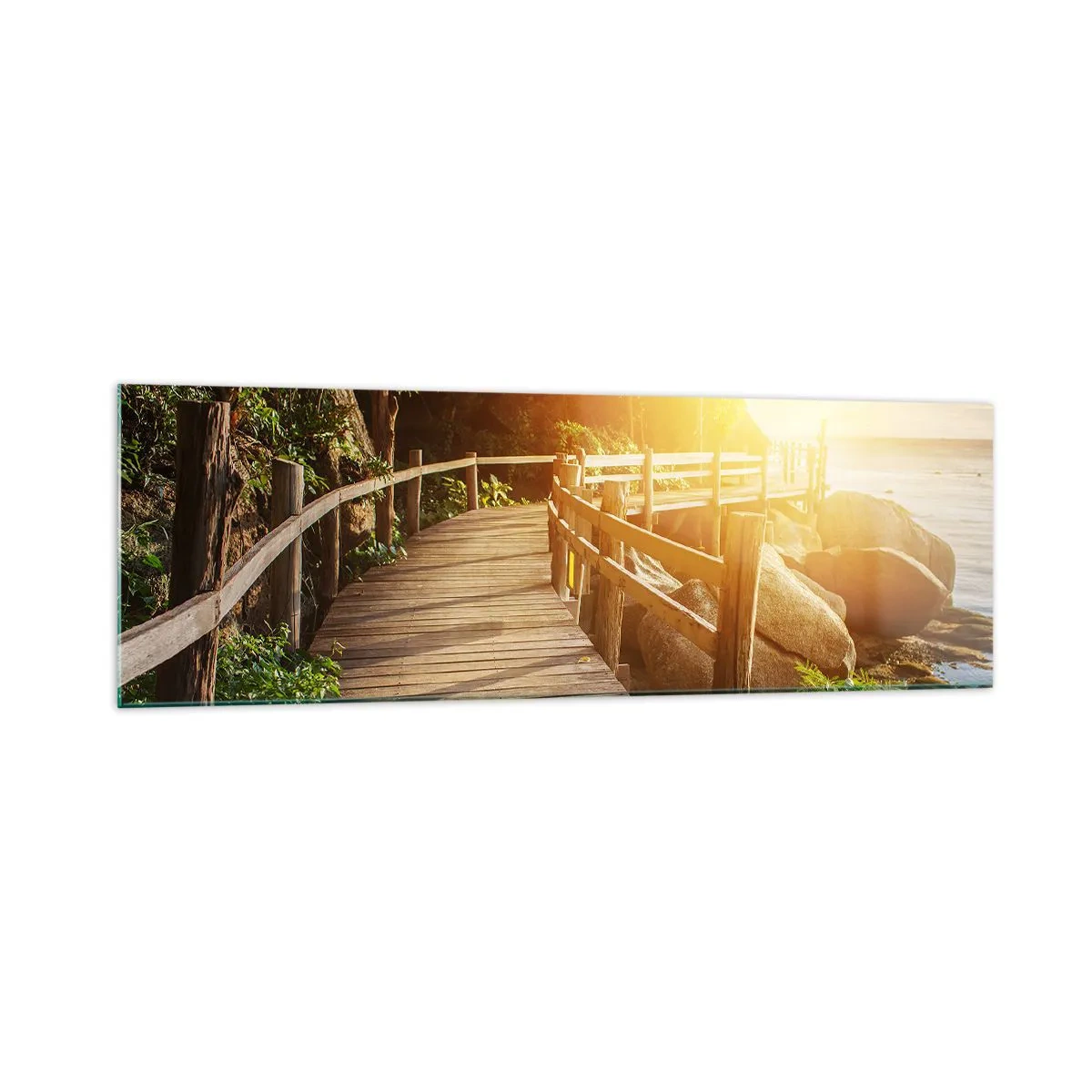 Impression sur verre - Image sur verre - Un pont en bois au milieu de la verdure menant à la mer sous les rayons du soleil - 160x50cm - Un autre tour, un autre miracle - Décoration murale moderne pour le salon et la chambre ARTTOR
