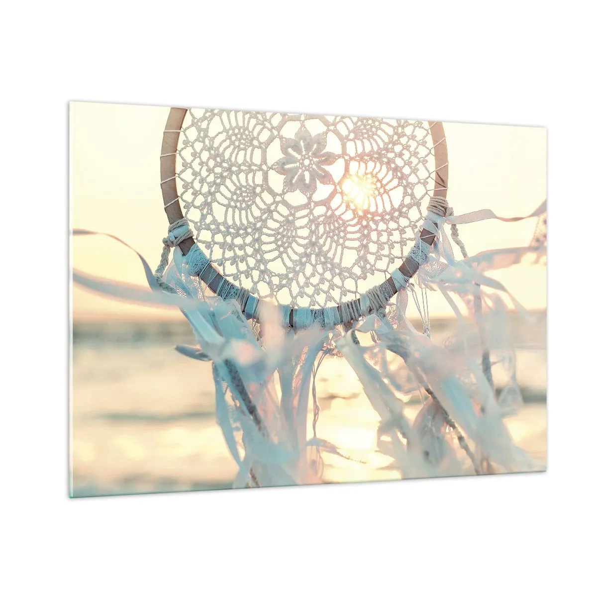 Impression sur verre - Image sur verre - Un totem en dentelle aux franges délicates sur fond de soleil couchant sur la mer. - 100x70cm - Totem en dentelle - Décoration murale moderne pour le salon et la chambre ARTTOR