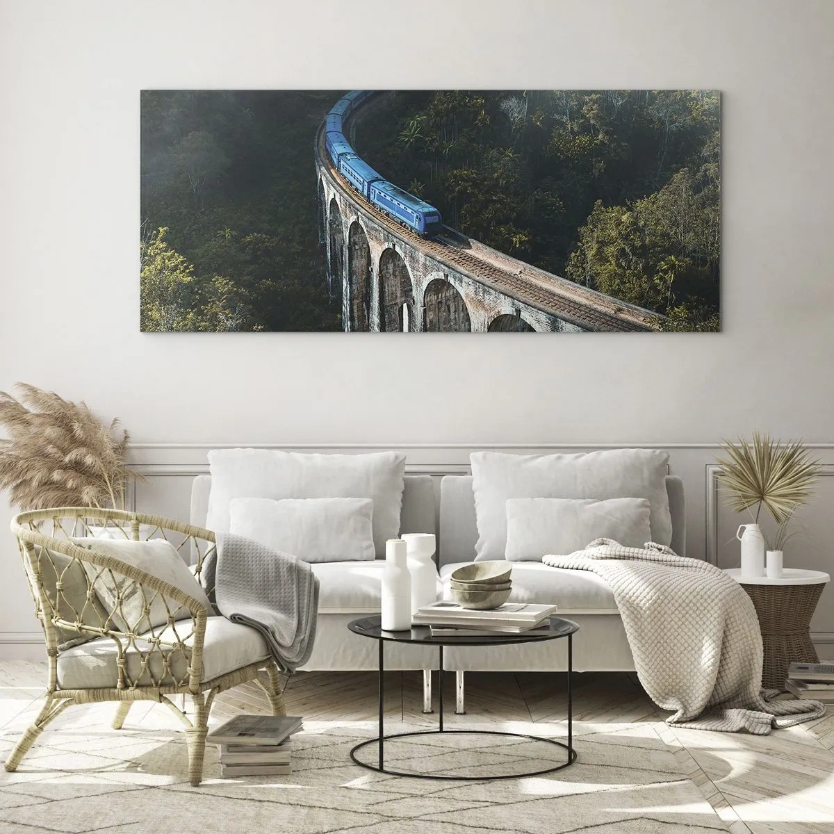 Impression sur verre - Image sur verre - Un train bleu sur un viaduc historique au milieu des forêts - 120x50cm - Train nature - Décoration murale moderne pour le salon et la chambre ARTTOR