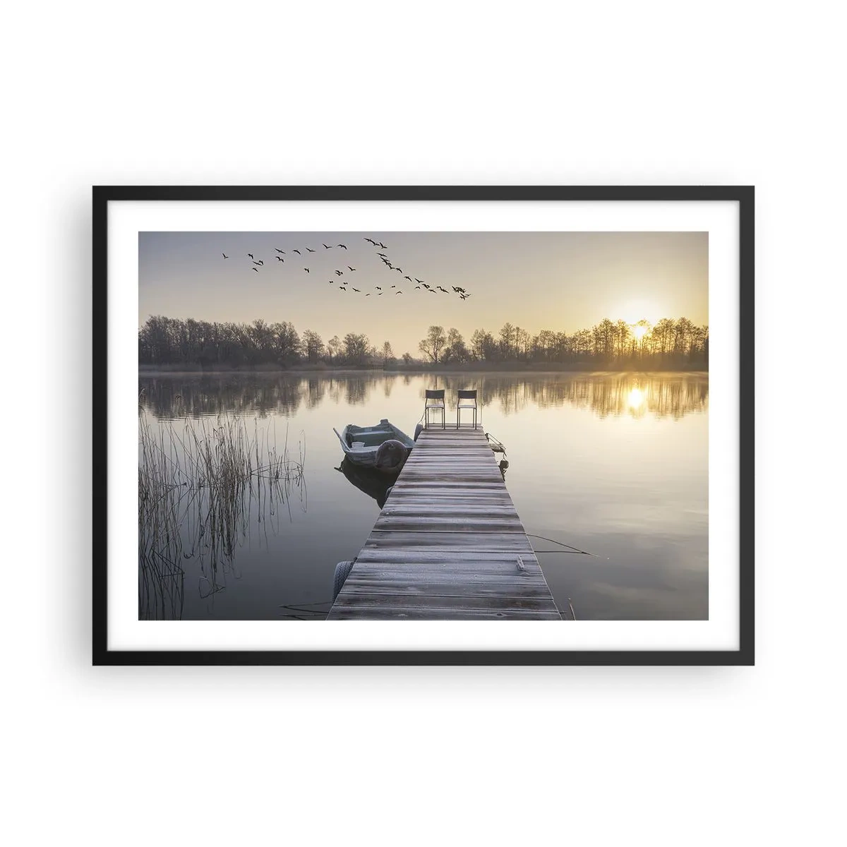 Affiche dans un cadre noir - Poster - Une jetée au bord du lac le matin avec un bateau et des chaises - 70x50cm - Je reviendrai - Décoration murale moderne pour le salon et la chambre ARTTOR