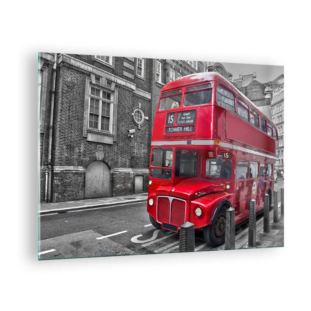 Impression sur verre - Image sur verre - Un bus londonien rouge sur un fond de rue noir et blanc - 70x50cm - Toujours la même chose - Décoration murale moderne pour le salon et la chambre ARTTOR