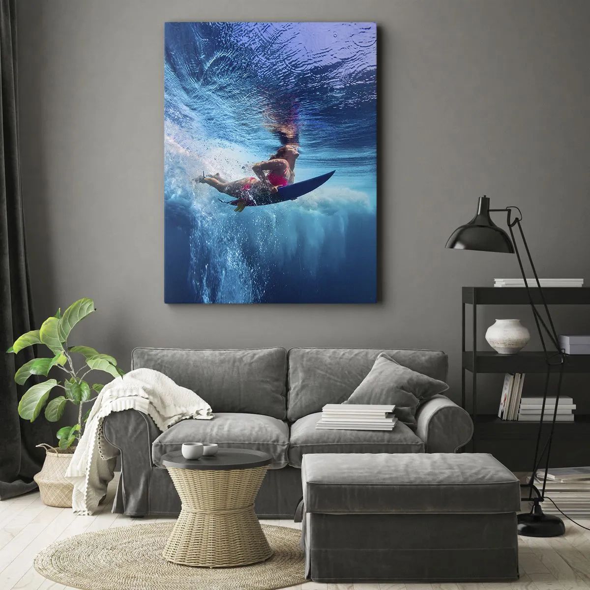 Impression sur toile - Image sur toile - Un surfeur sous l'eau dans une composition dynamique aux tons bleus. - 80x120cm - Joie profonde - Décoration murale moderne pour le salon et la chambre ARTTOR
