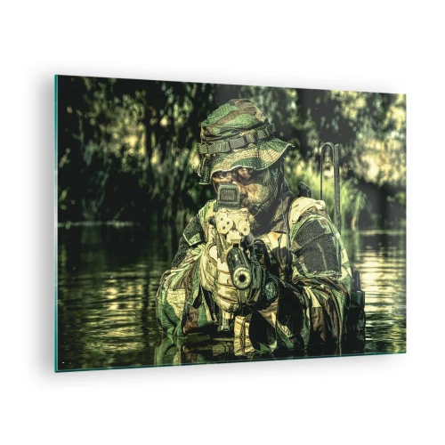 Impression sur verre - Image sur verre - Un soldat en tenue de camouflage complète vise à travers une visière dans un environnement aquatique. - 70x50cm - Le meilleur des meilleurs - Décoration murale moderne pour le salon et la chambre ARTTOR