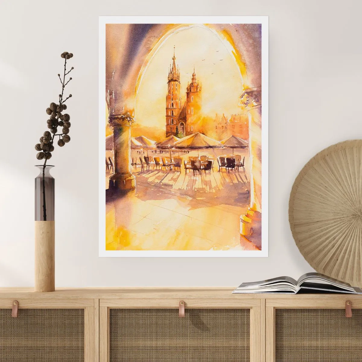 Affiche - Poster - Une aquarelle représentant la place du marché de Cracovie au coucher du soleil. - 50x70cm - À l'est, sur la place du marché de Cracovie - Décoration murale moderne pour le salon et la chambre ARTTOR