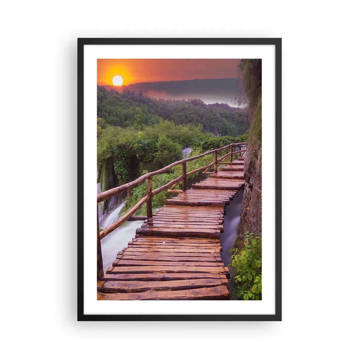 Affiche dans un cadre noir - Poster - Un pont en bois entre la verdure et le soleil couchant - 50x70cm - La beauté au-delà de la croyance - Décoration murale moderne pour le salon et la chambre ARTTOR