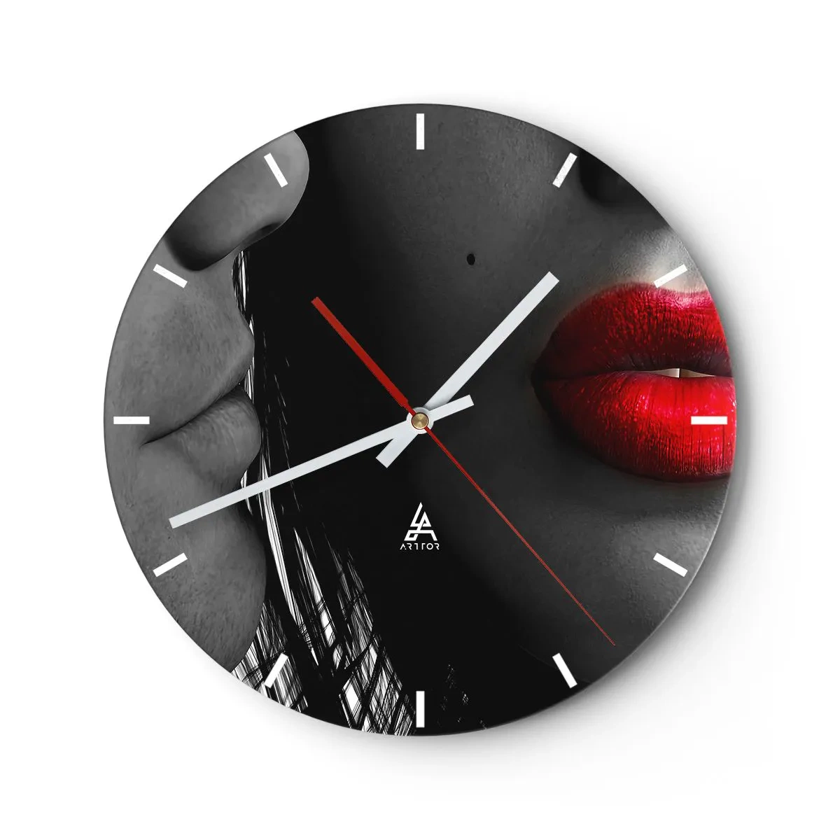 Horloge murale - Pendule murale - Gros plan noir et blanc d'un visage aux lèvres rouges - 30x30cm - Face à face - Décoration murale moderne pour le salon, la cuisine et la chambre ARTTOR
