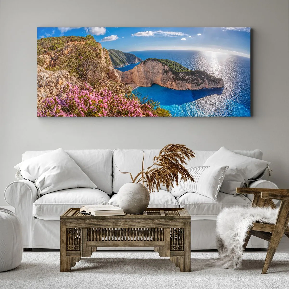 Impression sur toile - Image sur toile - Une falaise fleurie, une mer turquoise et un paysage grec ensoleillé - 140x50cm - Mes super vacances grecques - Décoration murale moderne pour le salon et la chambre ARTTOR